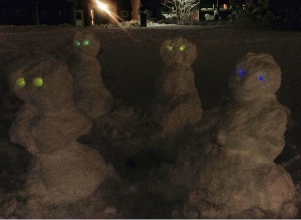 Шабаш снеговиков-инопланетян.