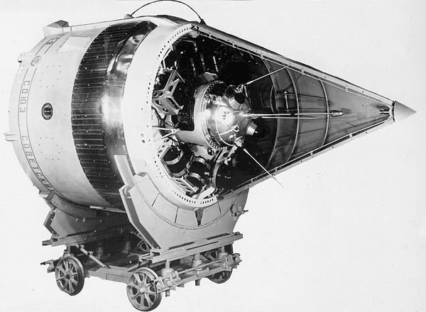 2 января 1959 года запущена первая автоматическая межпланетная станция «Луна-1» 