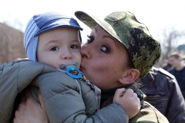 Девушки-военнослужащие сербской армии