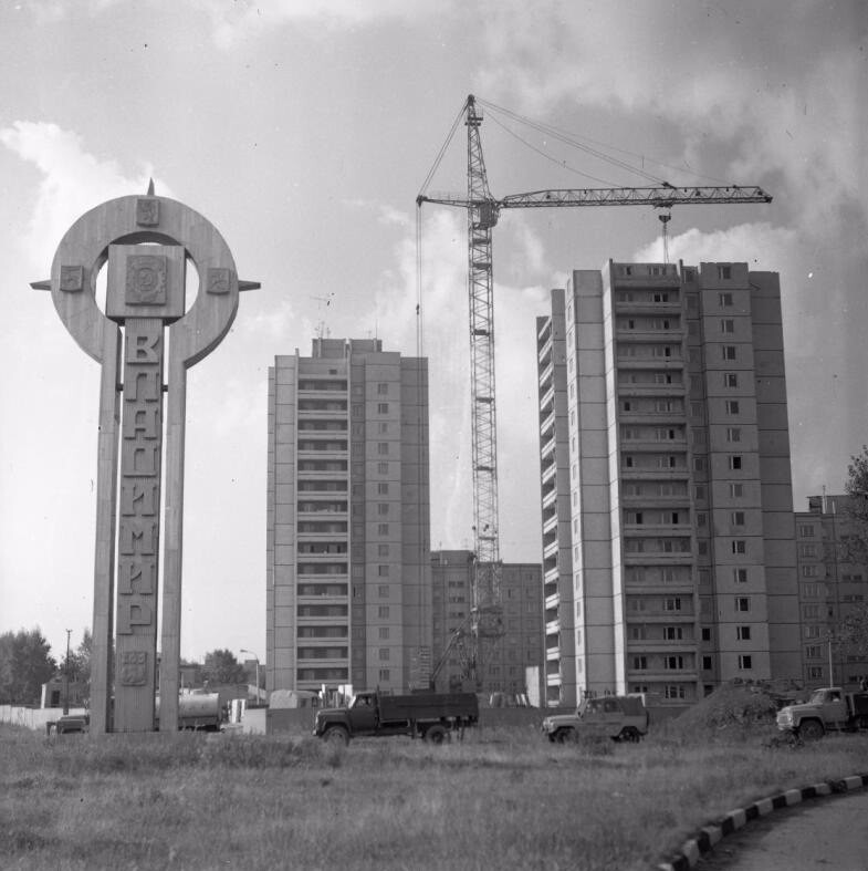 Строительство 16-этажных жилых домов на Суздальском проспекте. 1985 год.