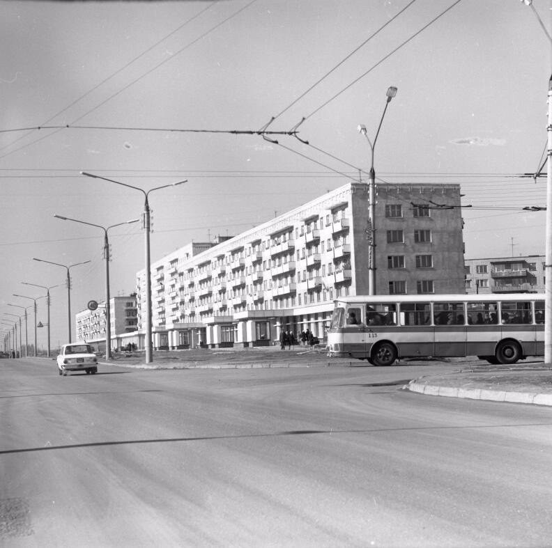 Суздальский проспект. Торговый центр. 1978 год.
