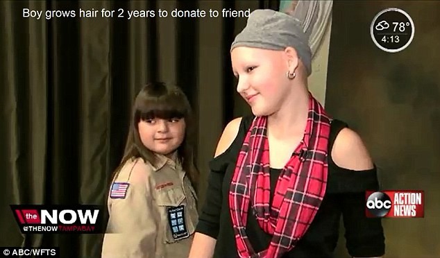 10-летний мальчик 2 года отращивал волосы для подруги, страдающей облысением