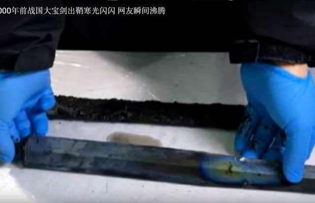 Китайский меч сохранил остроту после 2000 лет в гробнице
