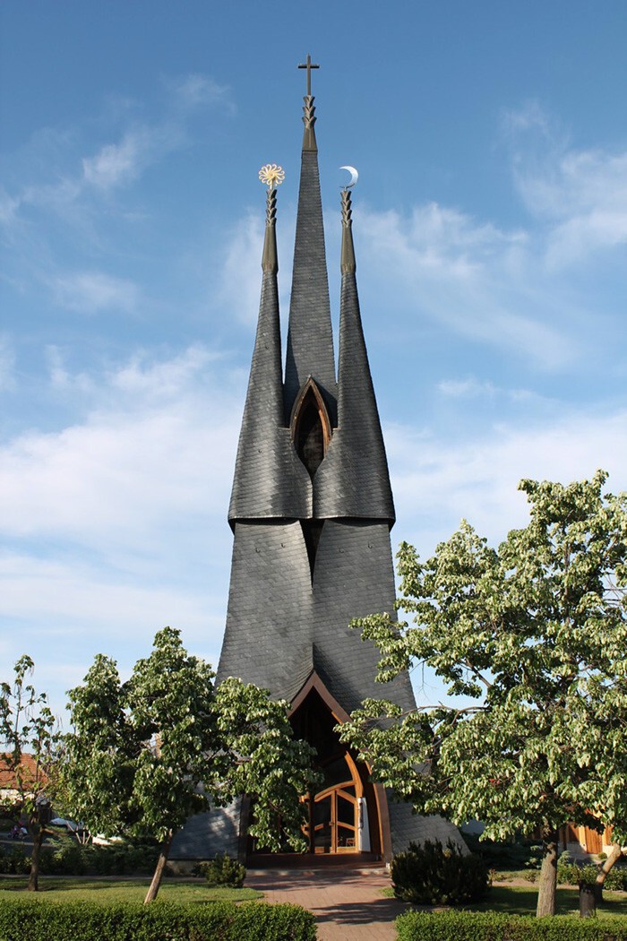 # 8 Католическая церковь, Пакш, Венгрия