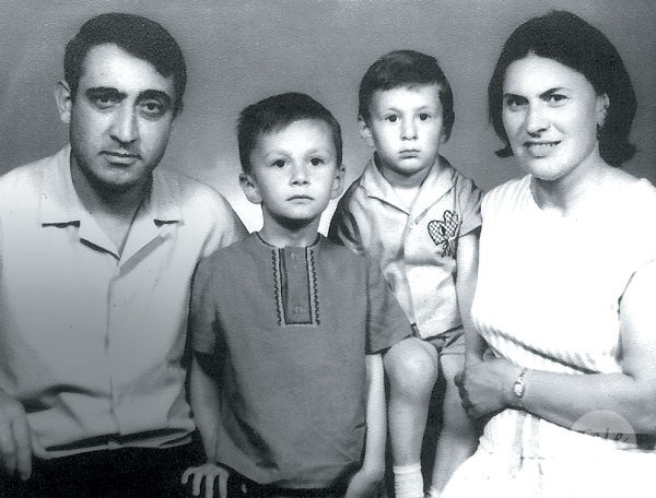 Валерий и Константин Меладзе с родителями