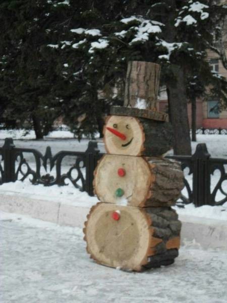 Деревянный снеговик