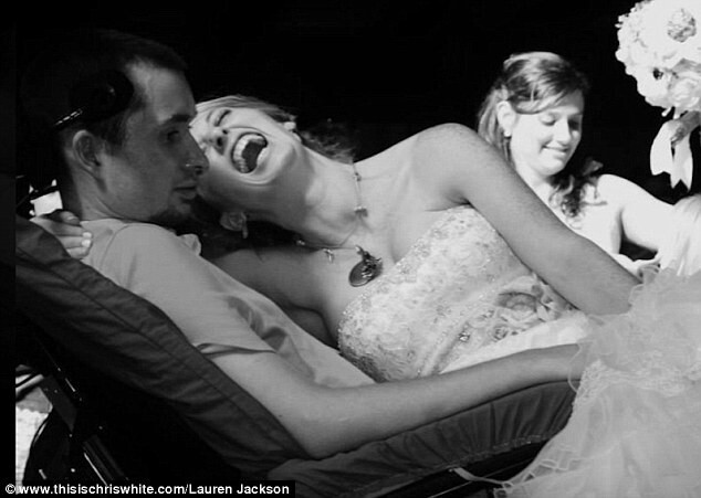 Парализованный мужчина, потрясший Интернет свадебным танцем, начинает новую жизнь с невестой