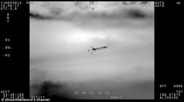 Настоящий НЛО? В Чили обнародовано видео, в котором странная вещь летит по направлению к вертолету