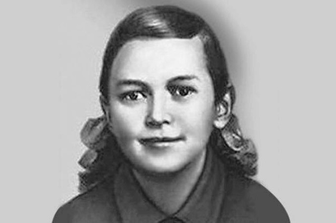 10 января 1944 казнена Зина Портнова (17 лет). На допросе она застрелила следователя и еще 2 немцев