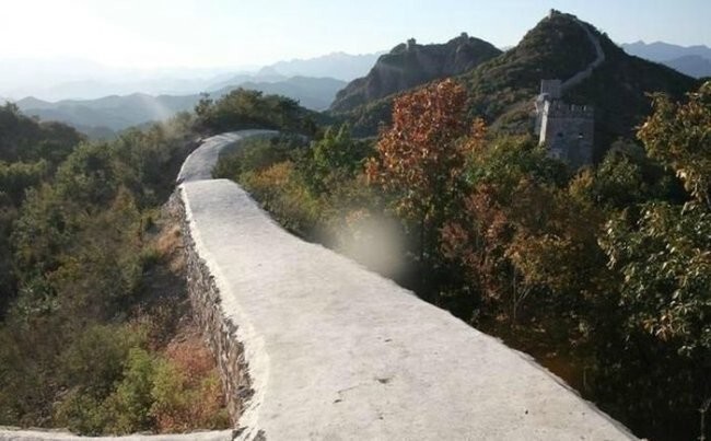 Китайцы испортили участок Великой стены бетоном!