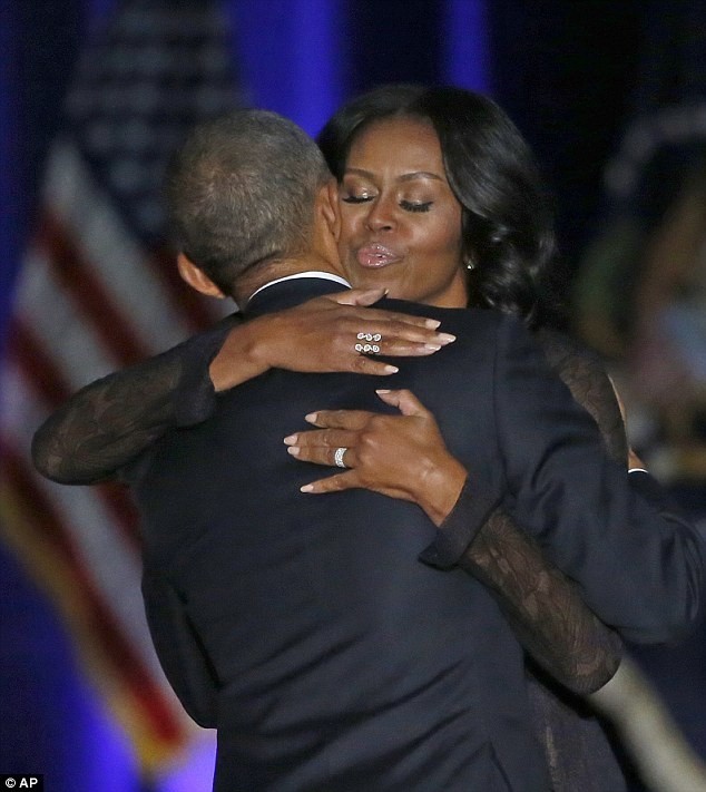 Обама прослезился от своей собственной прощальной речи, когда благодарил свою семью за поддержку