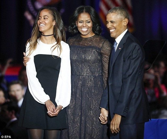 Обама прослезился от своей собственной прощальной речи, когда благодарил свою семью за поддержку