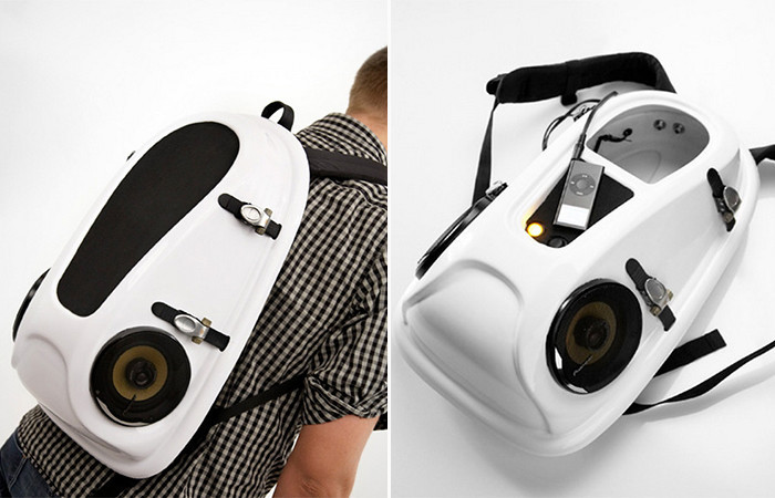 14. Boombox backpack.Рюкзак = музыкальный центр.