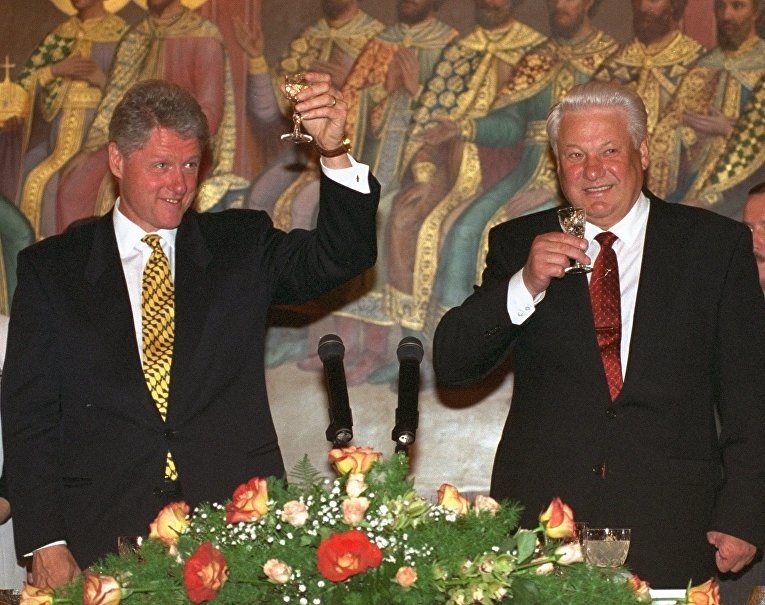 Еще двадцать лет назад русские любили США. Что изменилось? 