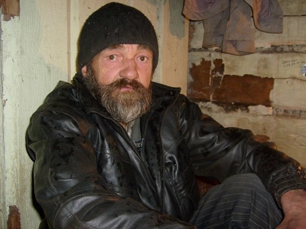 Бомж Валера в подвале, Омутнинск