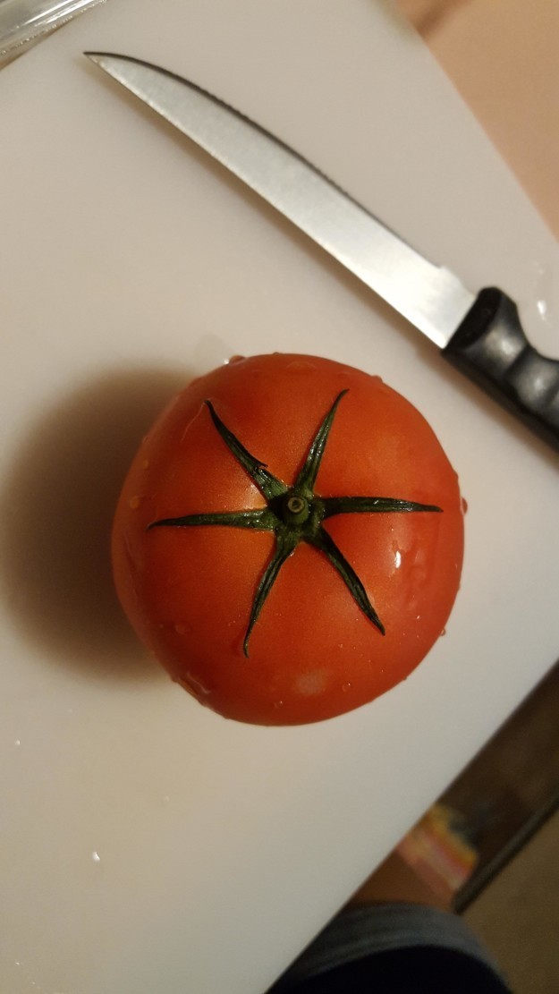 И просто красивый помидор.