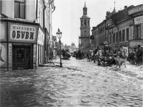 Наводнение в Москве 12 апреля 1908 года. Угол Пятницкой ул. и Овчинниковской наб.