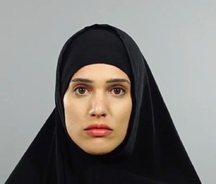 Иран - излишества в макияже и украшениях тоже не в моде. Но... по другим причинам. Мусульманская девушка должна выглядеть скромно и естественно