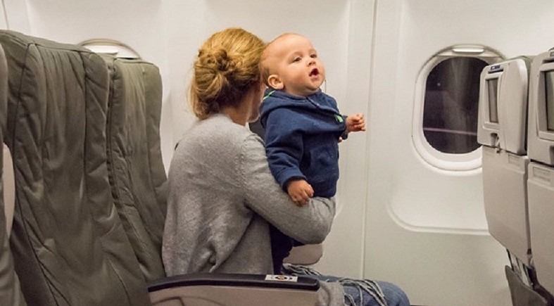 Мамы, младенцы и попутчики в самолете