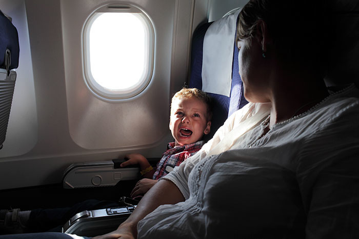 Мамы, младенцы и попутчики в самолете