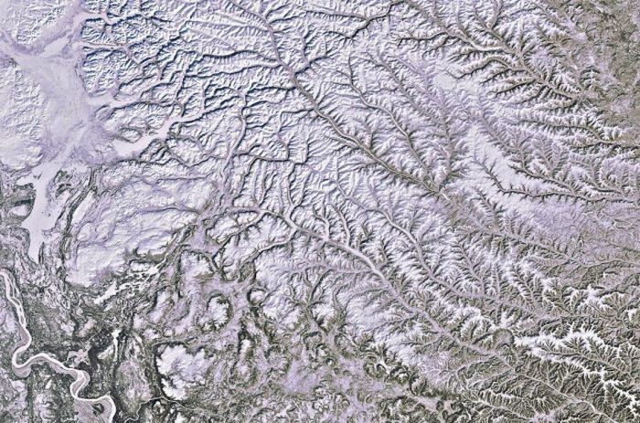 Зимняя Сибирь. В левом нижнем углу виден Енисей