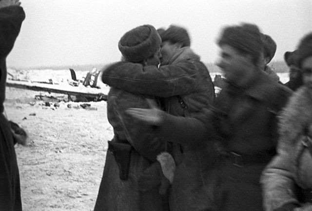 Встреча воинов 2-й ударной и 67-й армий, 18 января 1943 г., фотография Д. Козлова.