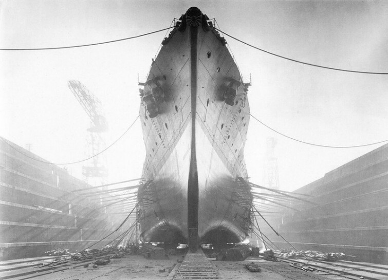 Японский линейный крейсер "Конго" в сухом доке, 1930 год  