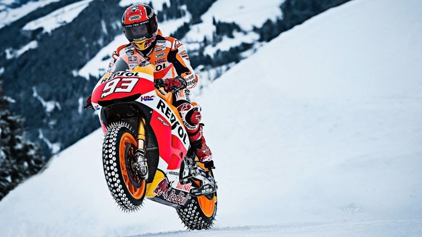 Трехкратный чемпион MotoGP проехал на мотоцикле по горнолыжному склону 