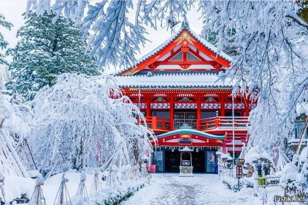 Храм в снегу, Япония