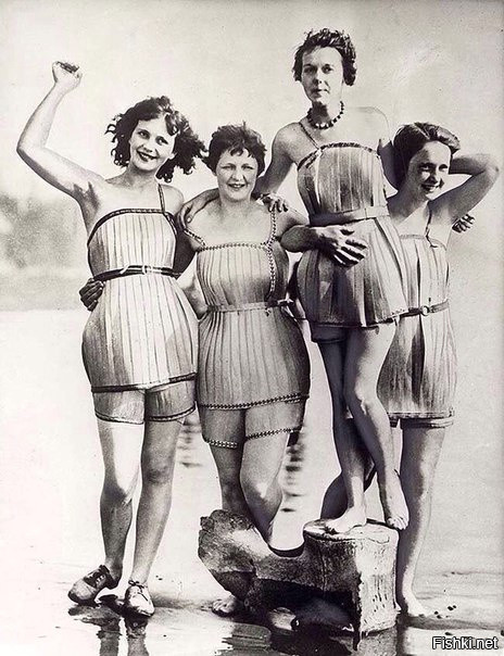 Женщины в деревянных купальниках 1929 год