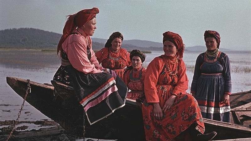Участницы ансамбля русской песни села Исток в Прибайкалье, Михаил Савин, 1958 год: