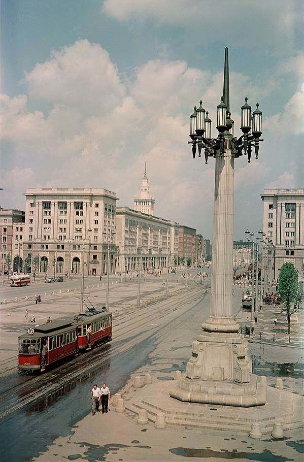 Одна из последних находок — очаровательный вид Варшавы примерно середины 1950-х гг.:
