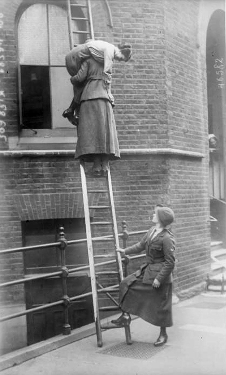 Женщины-пожарные, 1916 год, Лондон. 