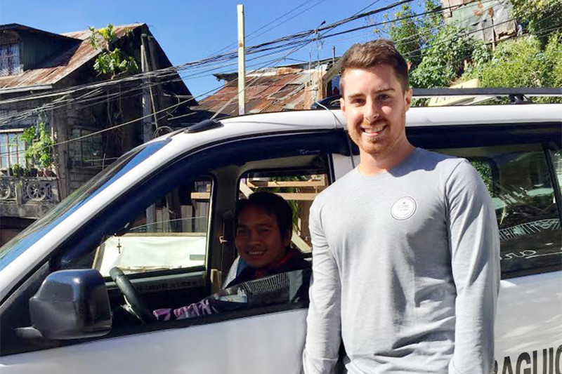 Честный филиппинский таксист вернул багаж пассажиру