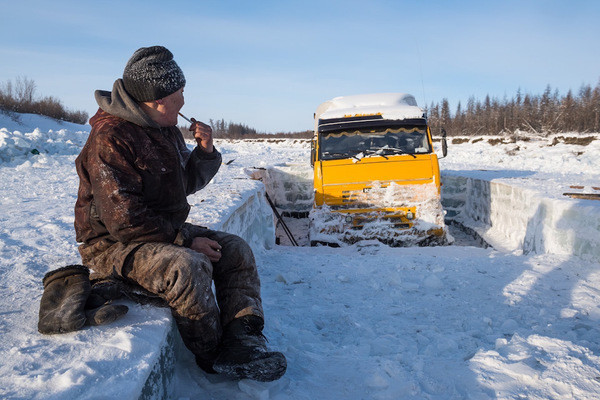 Наледи на зимниках в Якутии, или вмёрзшие исполины