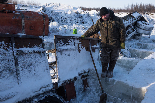 Наледи на зимниках в Якутии, или вмёрзшие исполины