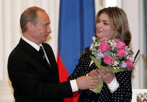 4. В сети много информации о том, что новая первая леди России — Алина Кабаева. Путин расторг брак с Людмилой в 2013 году, с тех пор его женят на разных женщинах