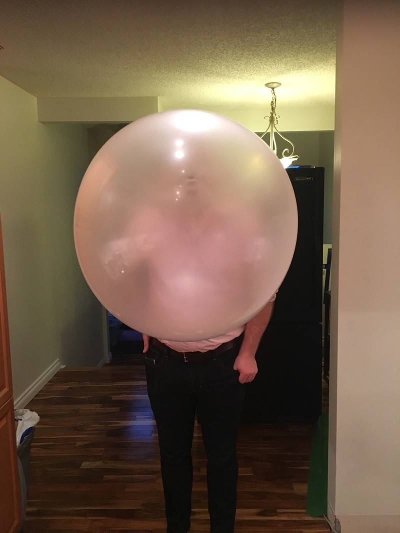 Гигантский пузырь из жвачки 