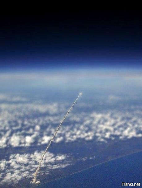 Запуск ракеты, вид из космоса