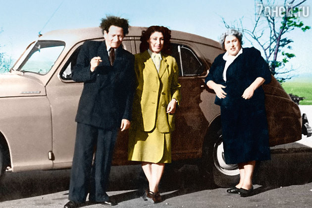 С супругой Аидой Михайловной (справа) и подругой семьи Татьяной Лунгиной (в центре). 1954 г. Фото: из личного архива Александра Лунгина