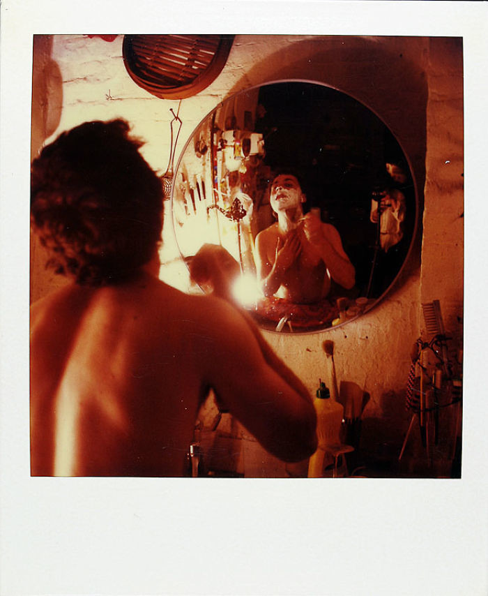 8 мая 1985 года: зеркала - часто встречающая тема на его снимках