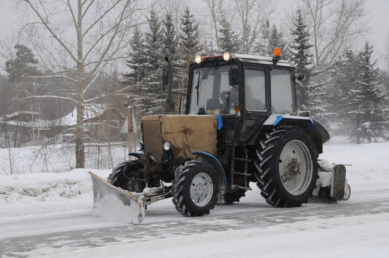 Трактористы имитировали уборку снега в Москве пытаясь обмануть Глонасс