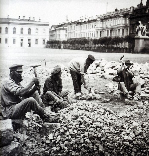 Каменщики на Конногвардейском переулке, 1903г.