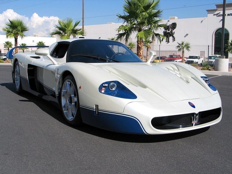 Итальянский MC12 – подлинный суперкар класса Grand Turismo от Maserati