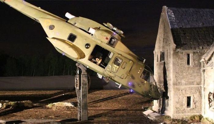 А вот так происходило крушение вертолета в шпионском боевике «007: Координаты "Скайфолл"»