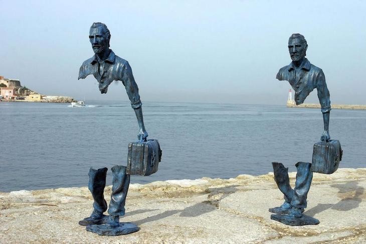 Скульптуры-призраки Бруно Каталано.