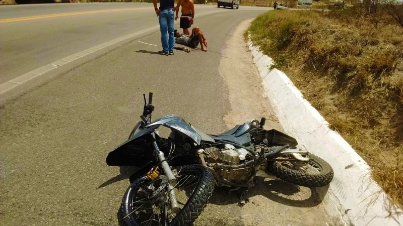 Серьезная травма ноги мотоциклиста