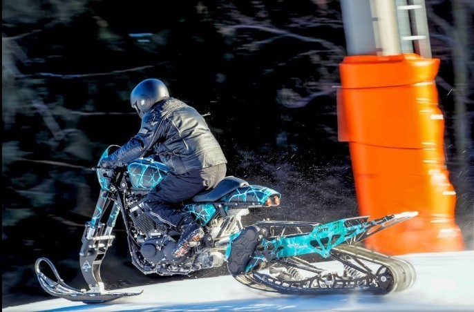  Как мотоцикл Harley-Davidson превратили в «снежную бестию»