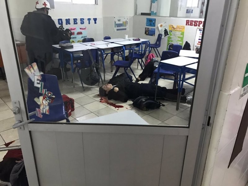  В Мексике школьник расстрелял учительницу и одноклассников