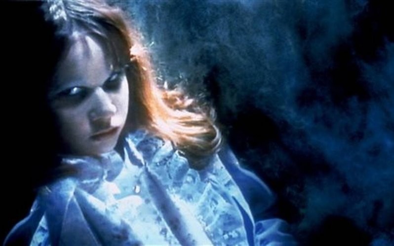 10 самых пугающих девочек из фильмов ужасов (11 фото)